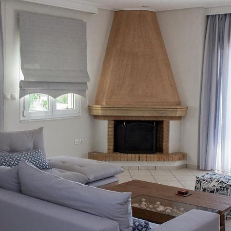 Luxury Seaview Apartment By The Sea Saronida エクステリア 写真