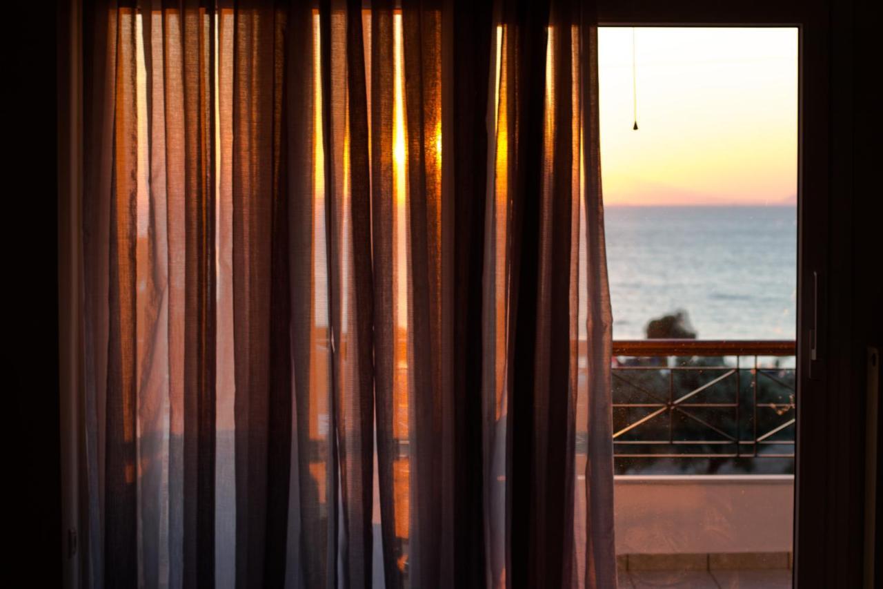 Luxury Seaview Apartment By The Sea Saronida エクステリア 写真