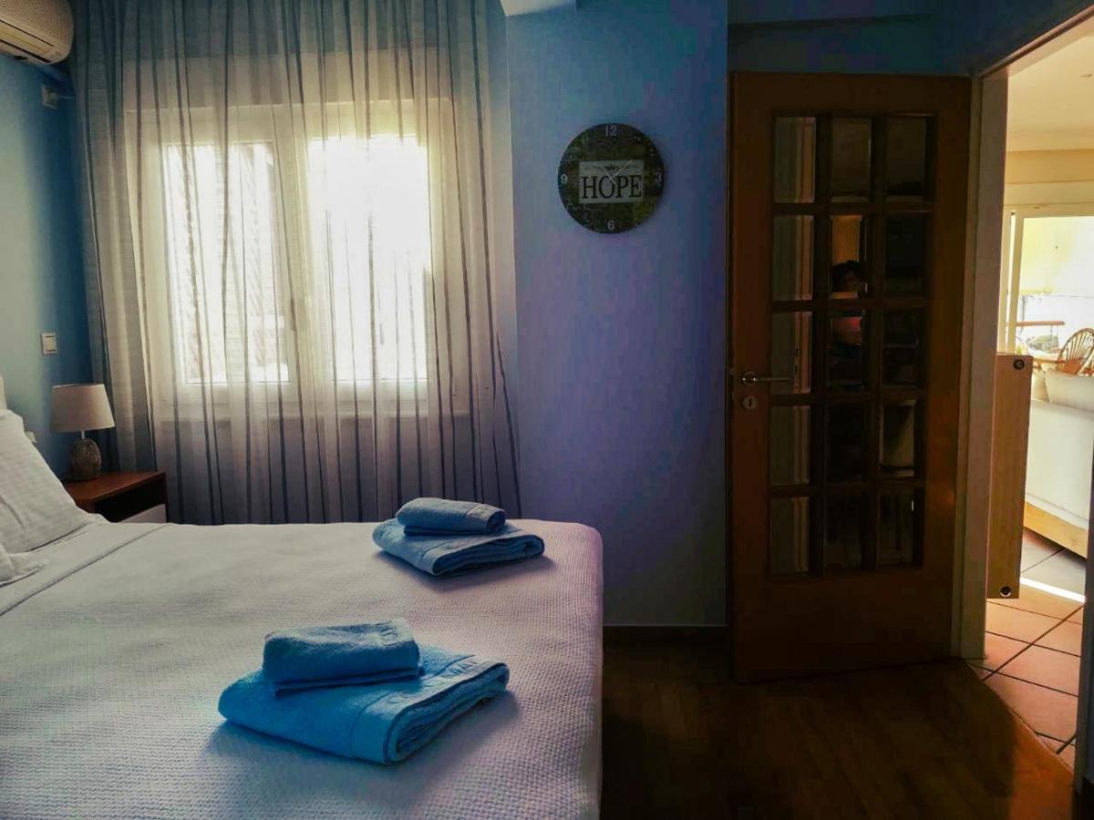 Luxury Seaview Apartment By The Sea Saronida エクステリア 写真