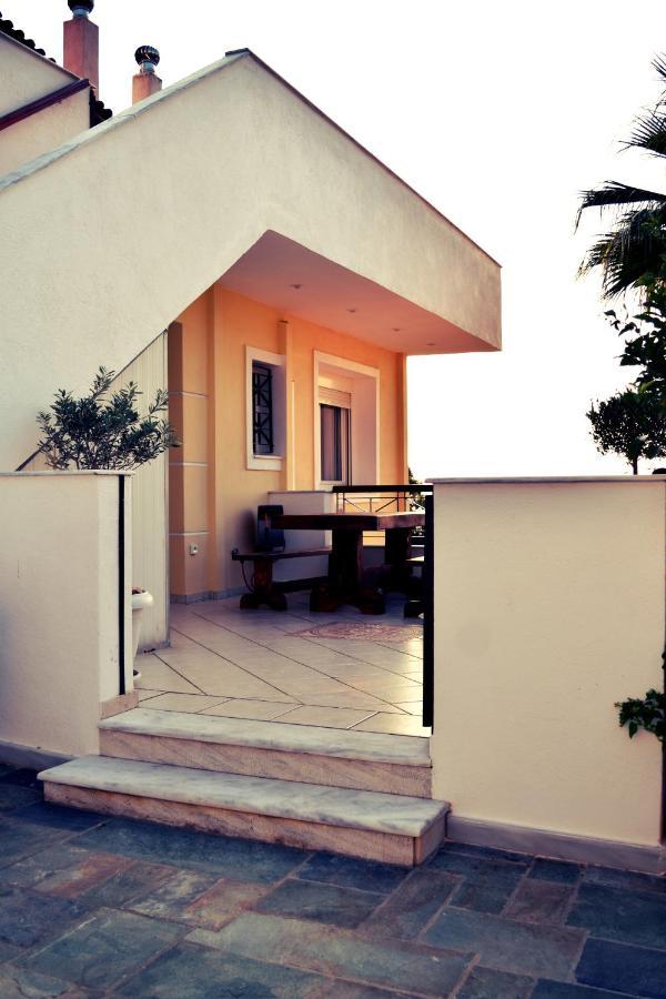 Luxury Seaview Apartment By The Sea Saronida エクステリア 写真