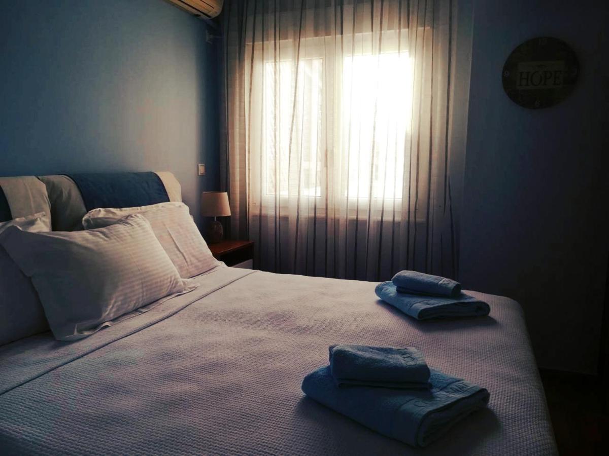 Luxury Seaview Apartment By The Sea Saronida エクステリア 写真